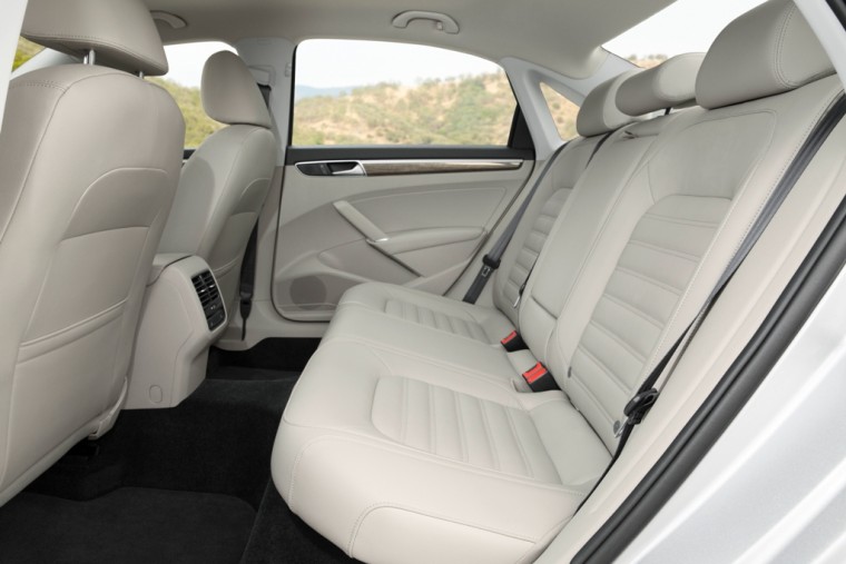 2016 Volkswagen Passat Overview back seat