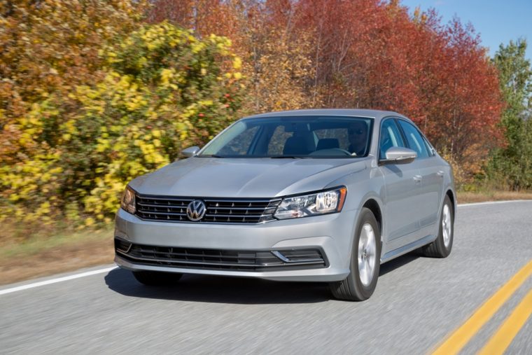 2016 Volkswagen Passat Overview front