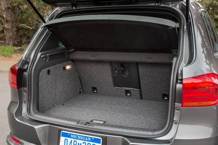 2016 Volkswagen Tiguan Overview trunk