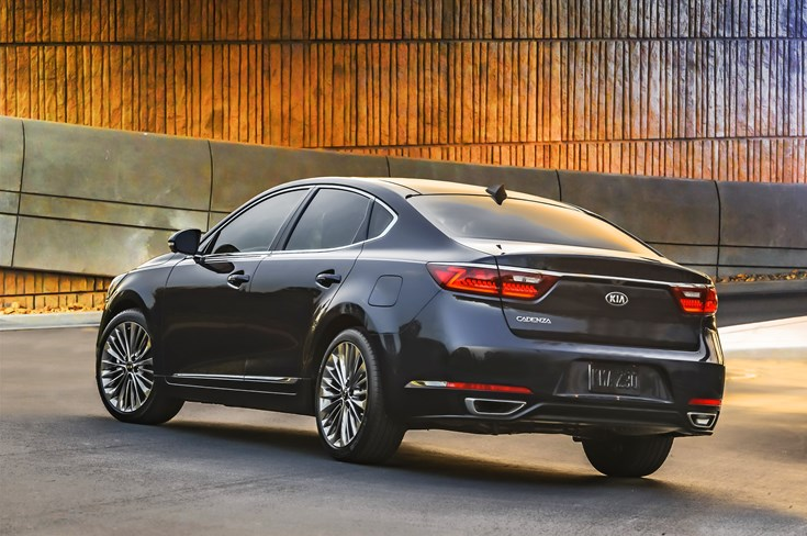 2017 Kia Cadenza Rear End