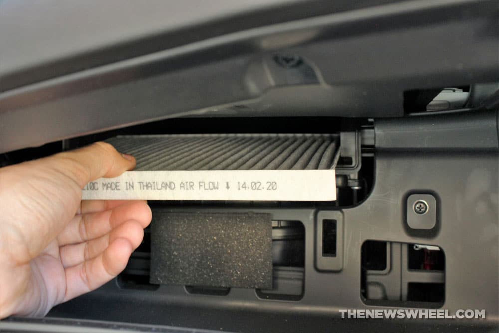 Replace a Car's Cabin Air Filter: Step-by-Step Directions & Photos - The  News Wheel