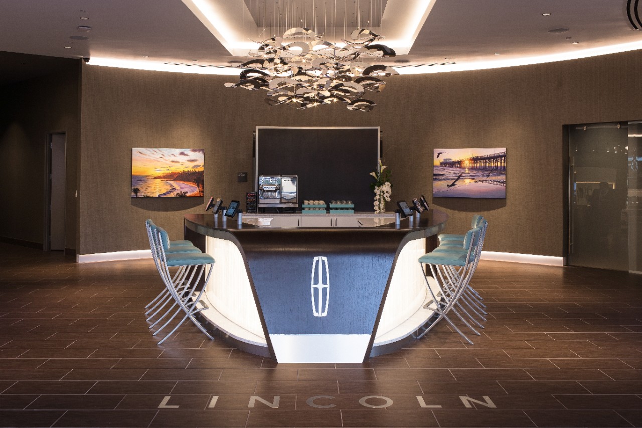 Luxury Rides at the Dallas Cowboys World Headquarters: Trying Out the New  Lincoln Experience Center