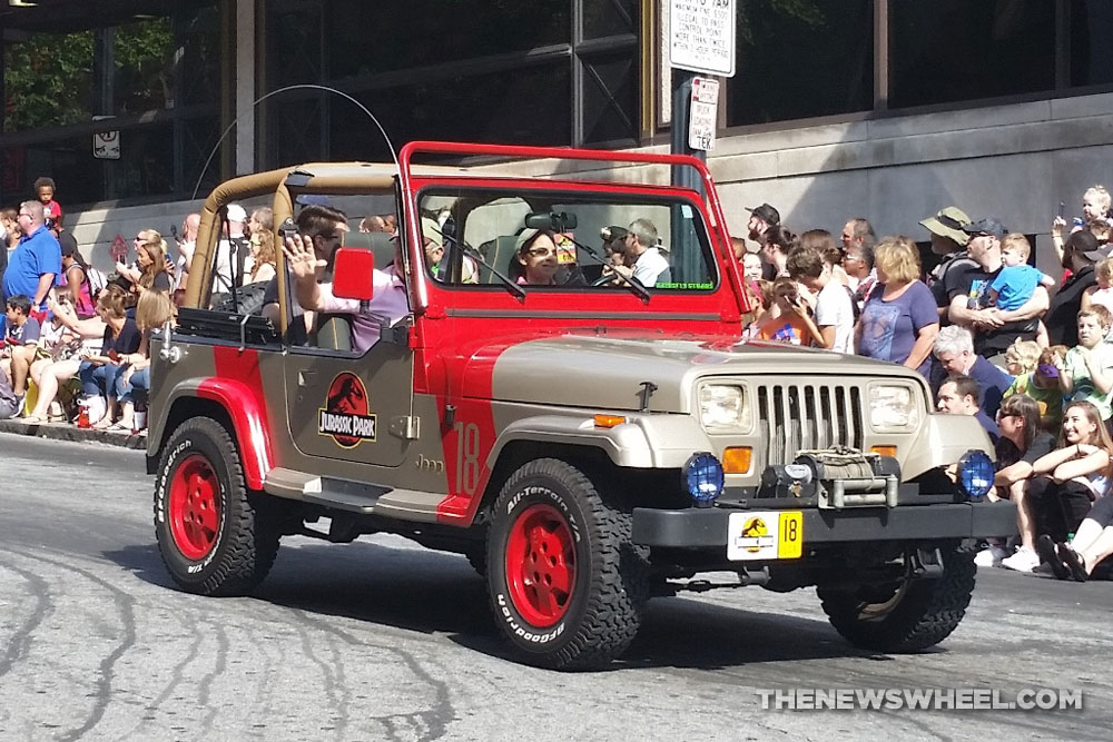 University of New Orleans Student Transforms Jeep Wrangler Into 'Jurassic  Park' Jeep - The News Wheel