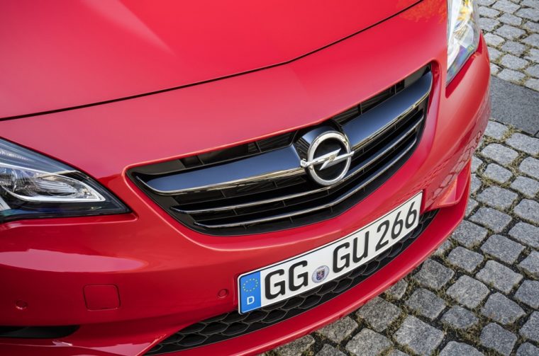 Automotive enthusiasts attending this year’s Paris Motor Show will witness the debut of the Opel Cascada Supreme