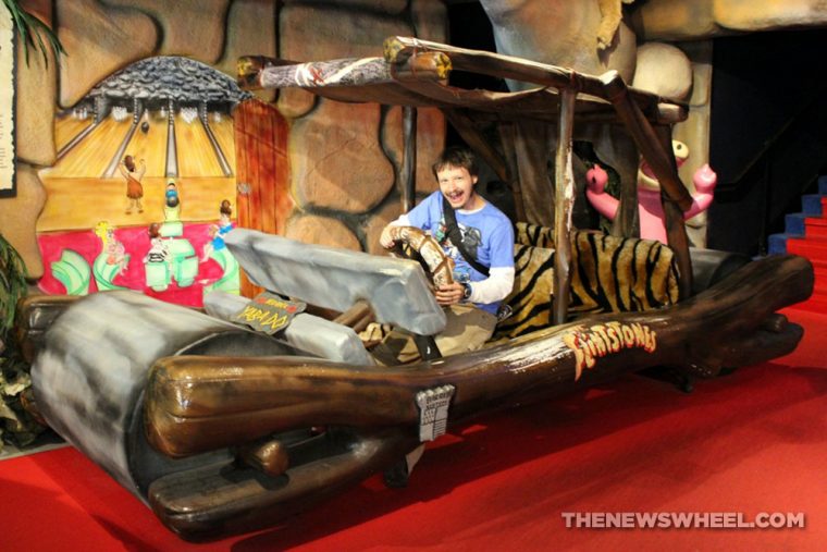 Hollywood Star Cars Museum Gatlinburg Attrazione di rivedere le informazioni di film famosi in TV veicoli Flintstones