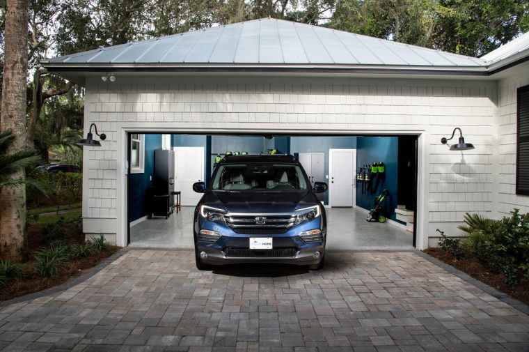 A 2017 Honda Pilot Elite parked in front of the the HGTV Dream Home 2017