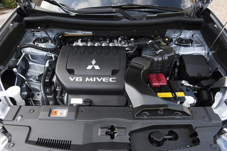 2017 Mitsubishi Outlander engine bay