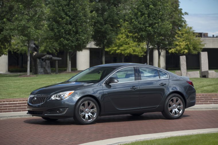 2017 Buick Regal exterior