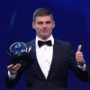 Max Verstappen accepts award