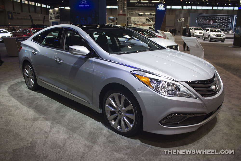 2017 Hyundai Azera Limited silver luxury sedan Chicago Auto Show pictures