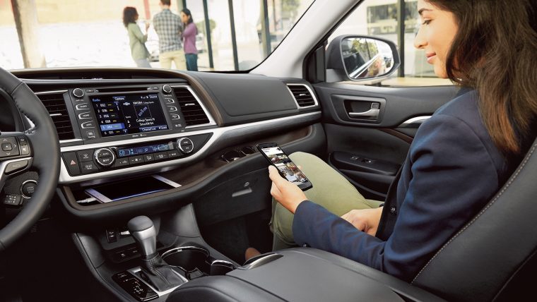 2017 Toyota Highlander interior