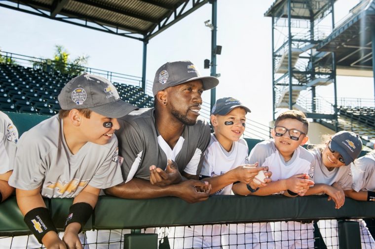 Andrew McCutchen poses with Chevy Youth Baseball participants