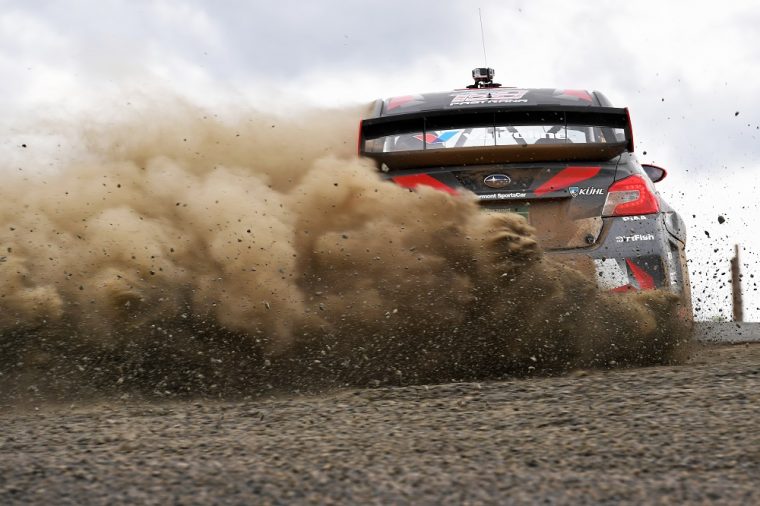 Pastrana_sprays_gravel_at_the_Oregon_Trail_Rally