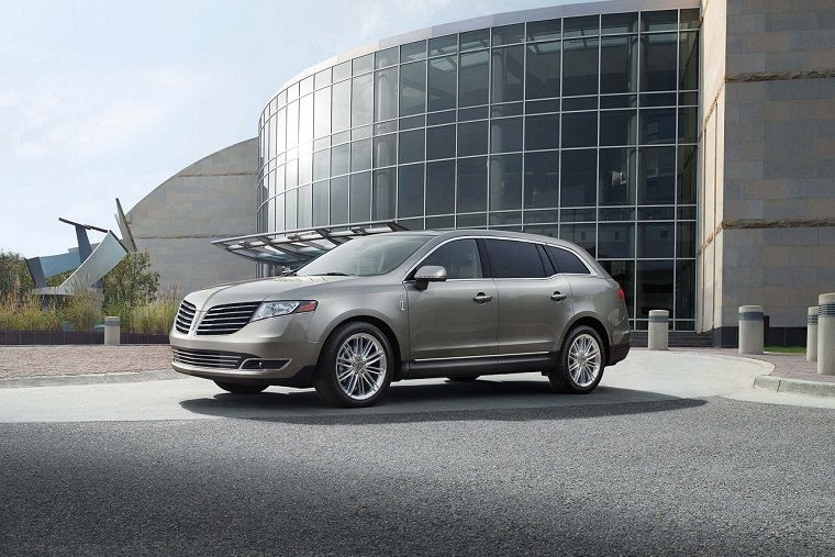 2017 Lincoln MKT exterior