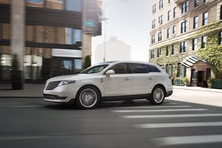 2017 Lincoln MKT exterior