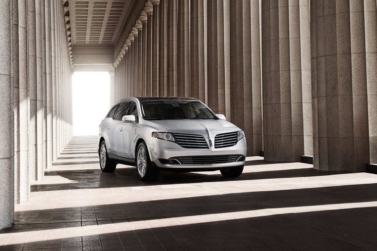 2017 Lincoln MKT exterior