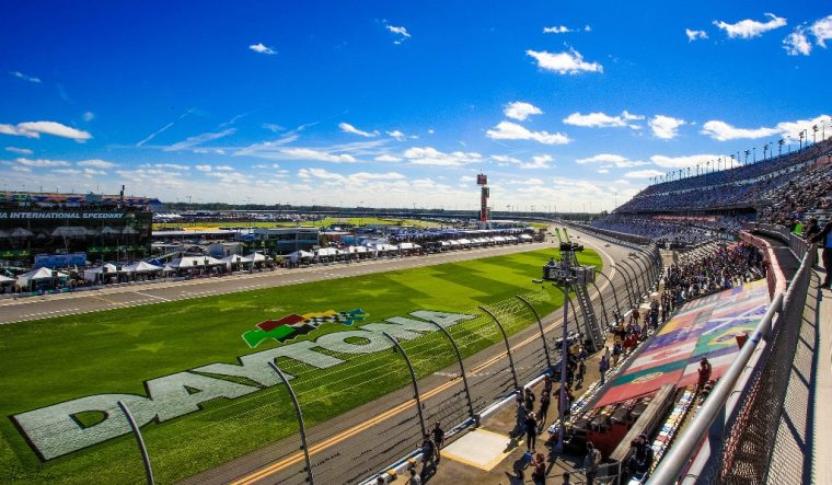 Daytona International Speedway biggest race track in America size
