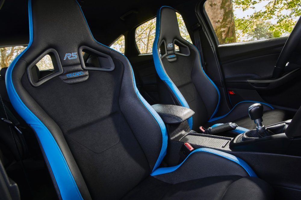 Hide N Seat Auto Interiors - Ford Focus RS Mk2 interior trimmed in black  leather with Cobalt Blue Alcantara.