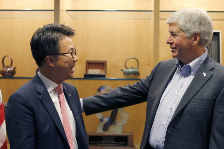 Michigan Governor Rick Snyder with LG Electronics USA Senior VP Ken Chang