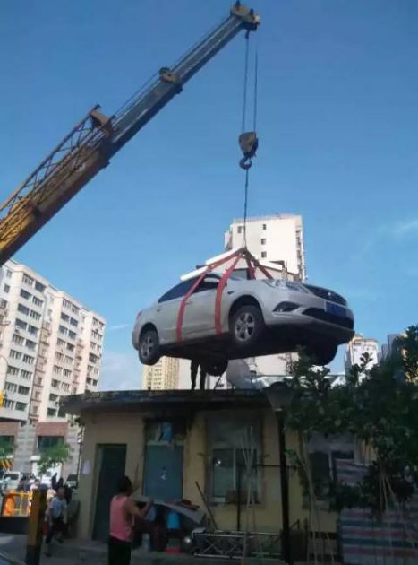 Benxi city China parking dispute car on the roof