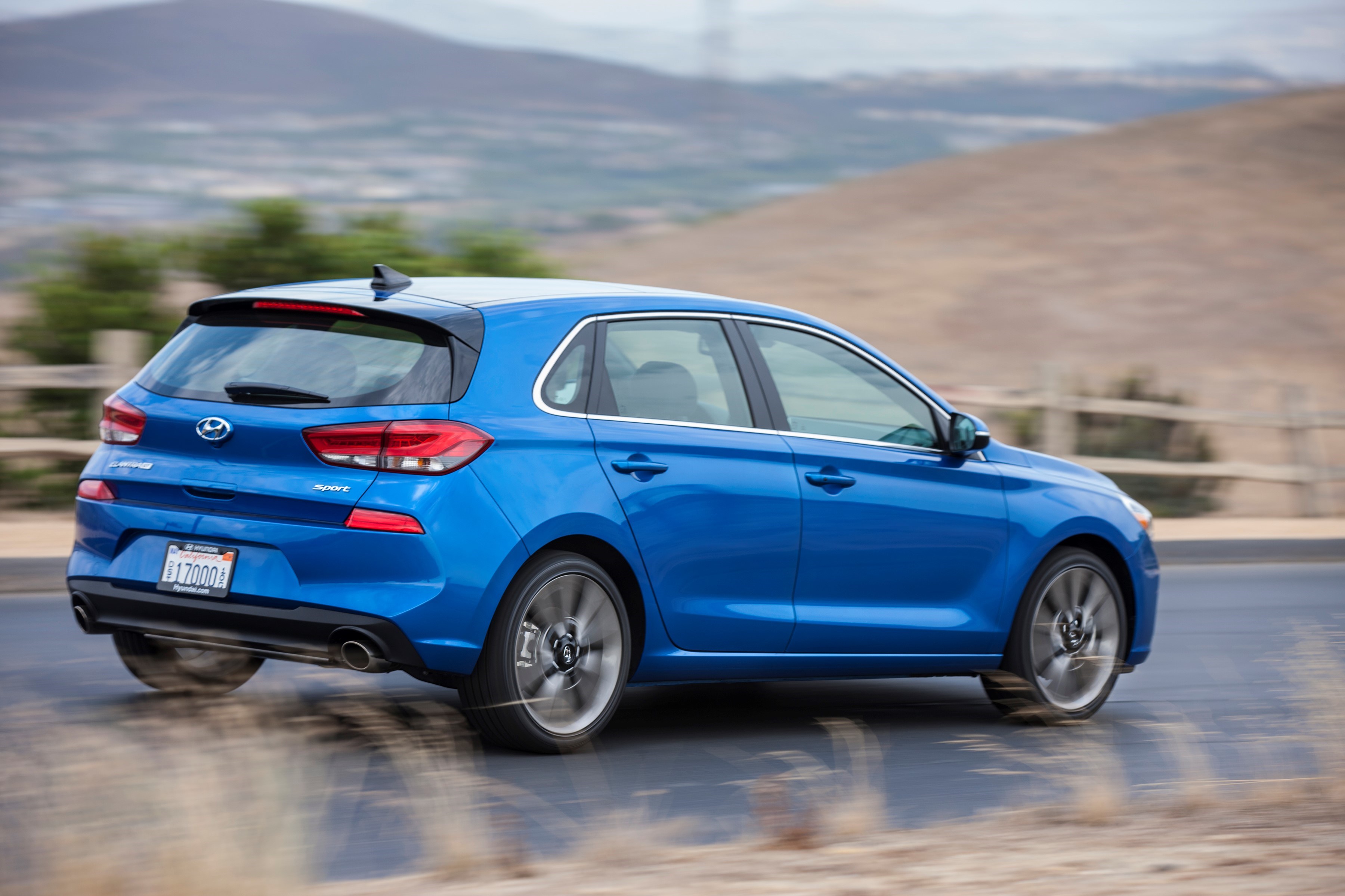 2018-hyundai-elantra-gt-overview-the-news-wheel