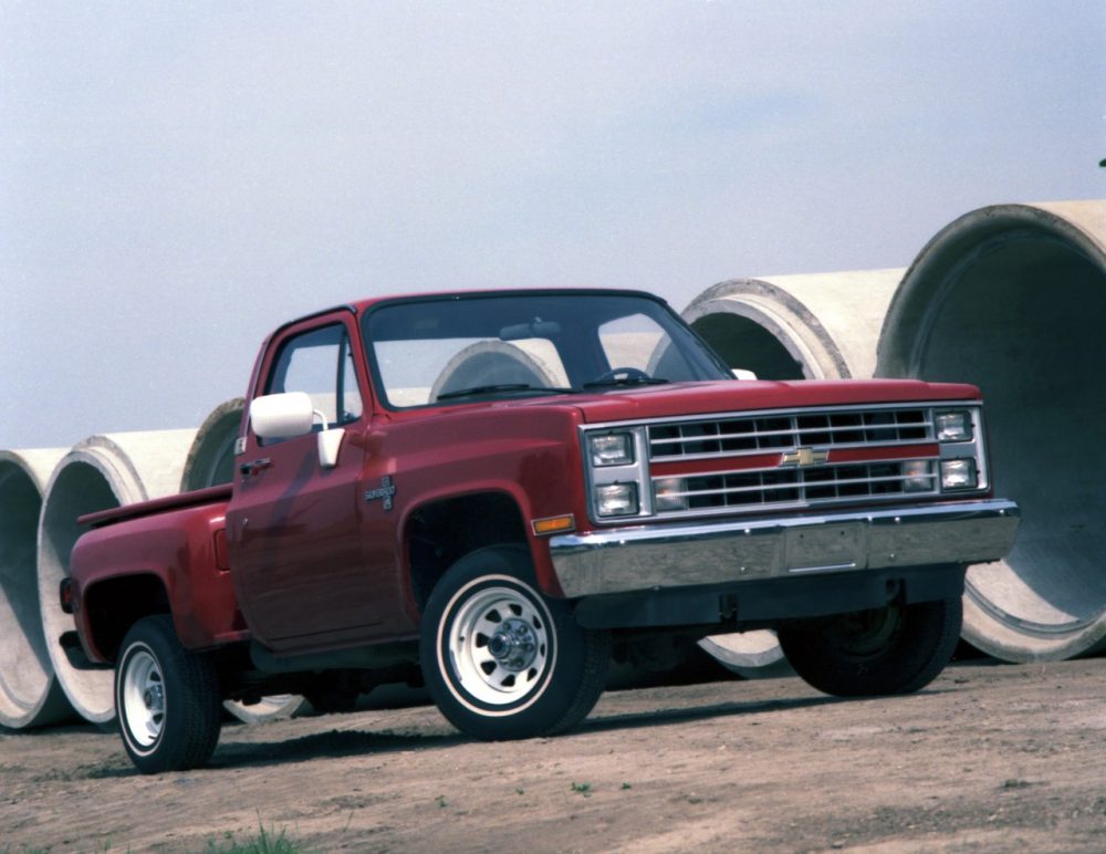 1987 Chevrolet C10 Silverado half-ton pickup with 305-cubic-inch (5.0L) fuel-injected Small Block V-8 engine.