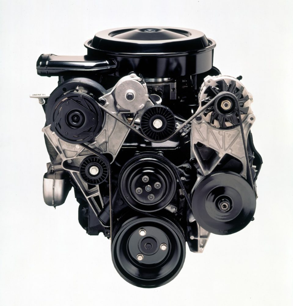 Fuel-injected 305-cubic-inch (5.0L) Small Block V-8 engine, rated at 170 horsepower and 260 lb-ft of torque.