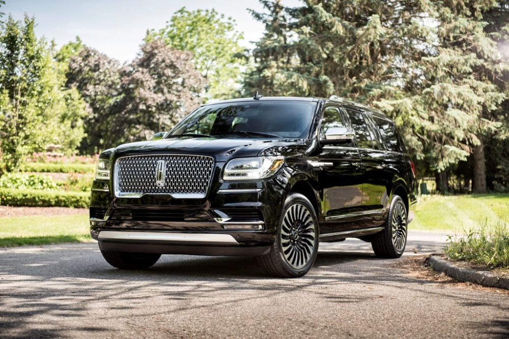 2018 Lincoln Navigator Model Overview family luxury SUV specs features details front exterior grille