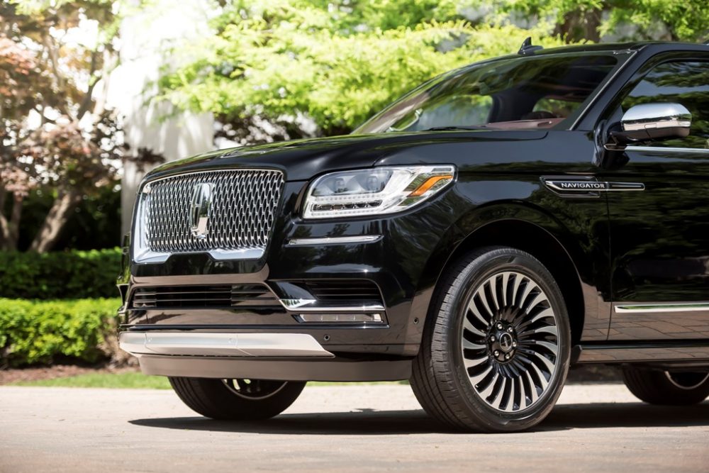 2018 Lincoln Navigator Model Overview family luxury SUV specs features details size measurements