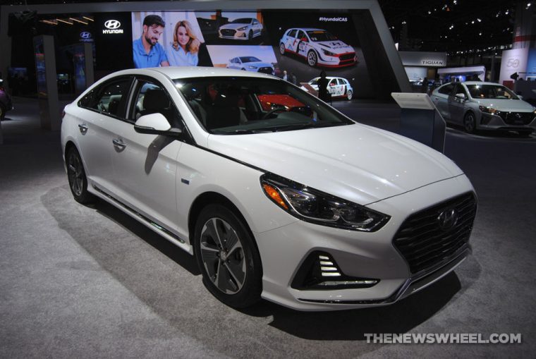 2018 Hyundai Sonata plug-in electric hybrid sedan white Chicago Auto Show picture (5)