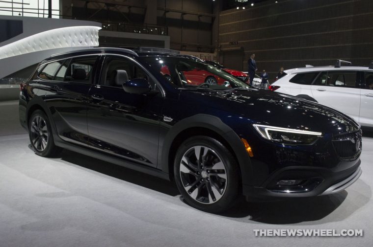 Chicago Auto Show - 2018 Buick Regal TourX