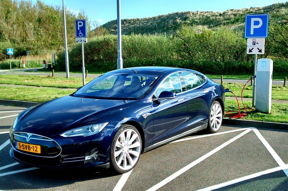 Tesla Model S blue ravenclaw