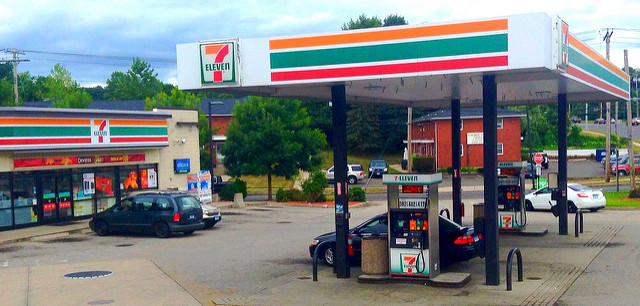 gas station 7 eleven