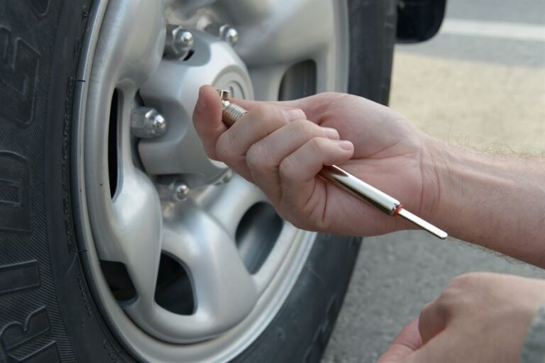 The Dual Ways Your Car Checks Your Tire Pressure The News Wheel