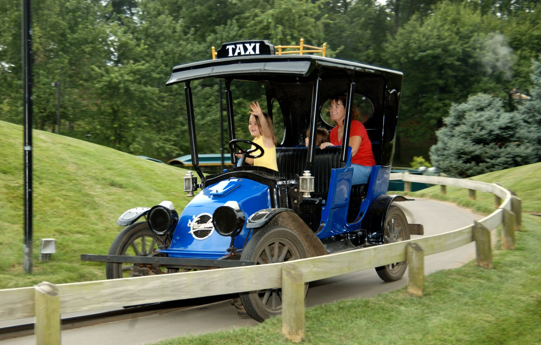 The Kings Island Antique Car Ride Will Return in 2019 - The News Wheel