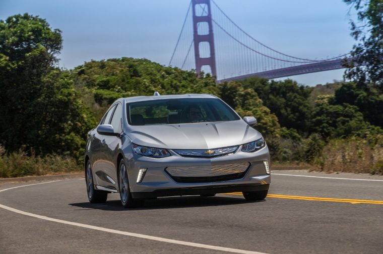 2019 chevrolet volt lt vs 2019 chevrolet volt