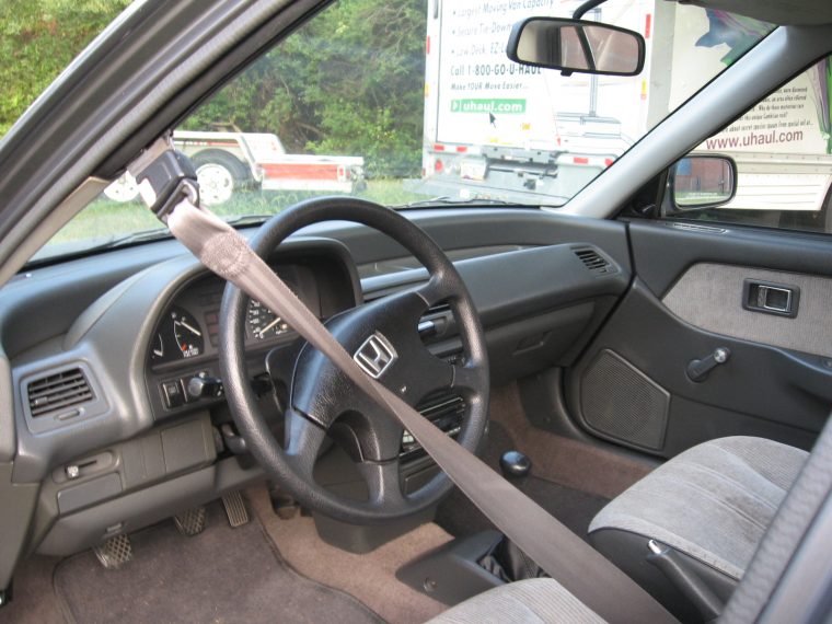 Automatic-seat-belts-in-a-1990_Honda_Civic-760x570.jpg
