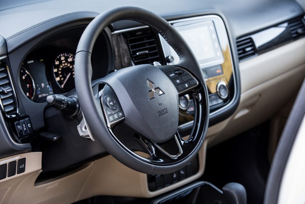 Mitsubishi Outlander interior