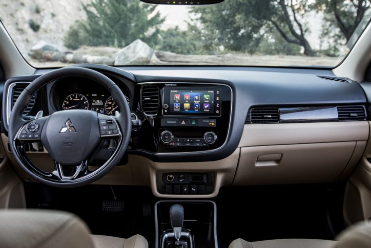 Mitsubishi Outlander interior