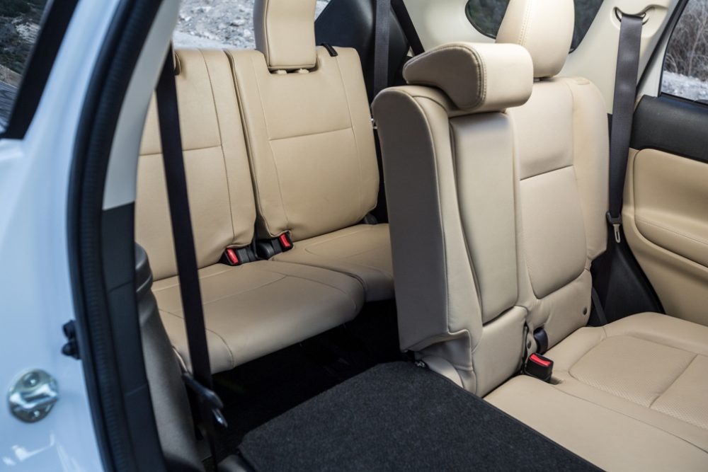 Mitsubishi Outlander interior