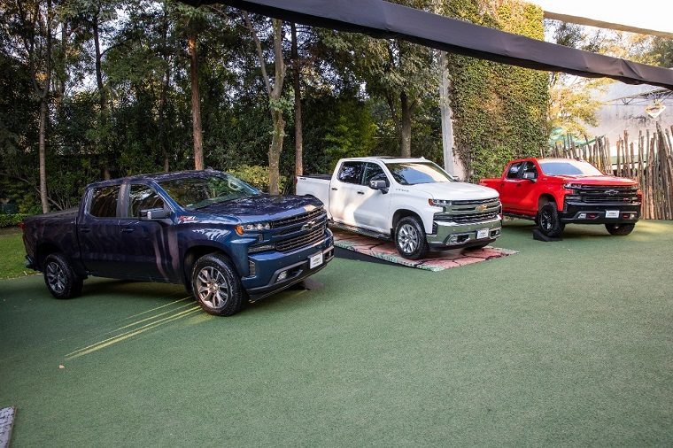 2019 Chevrolet Silverado and 2019 Chevrolet Cheyenne