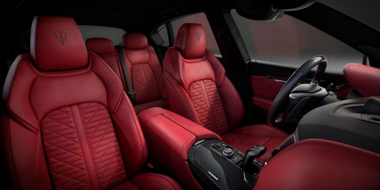 Maserati Levante Vulcano interior