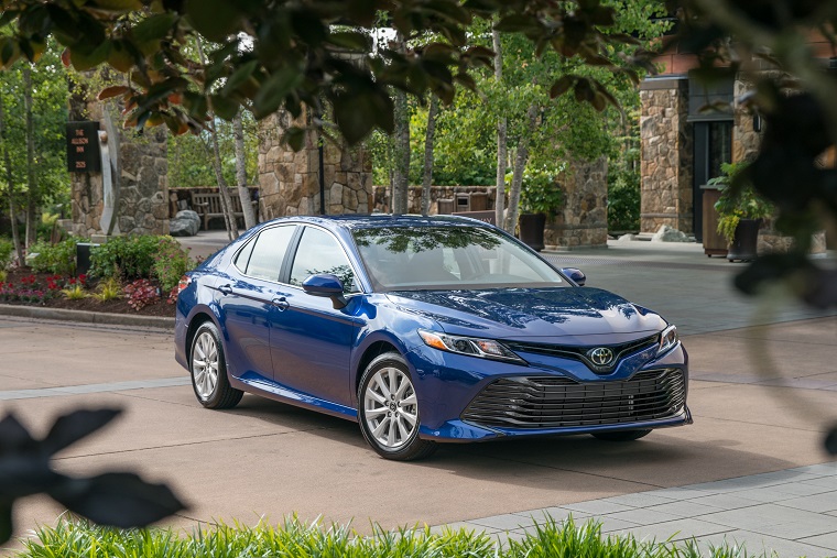 toyota-offers-apple-carplay-amazon-alexa-retrofits-on-2018-camry