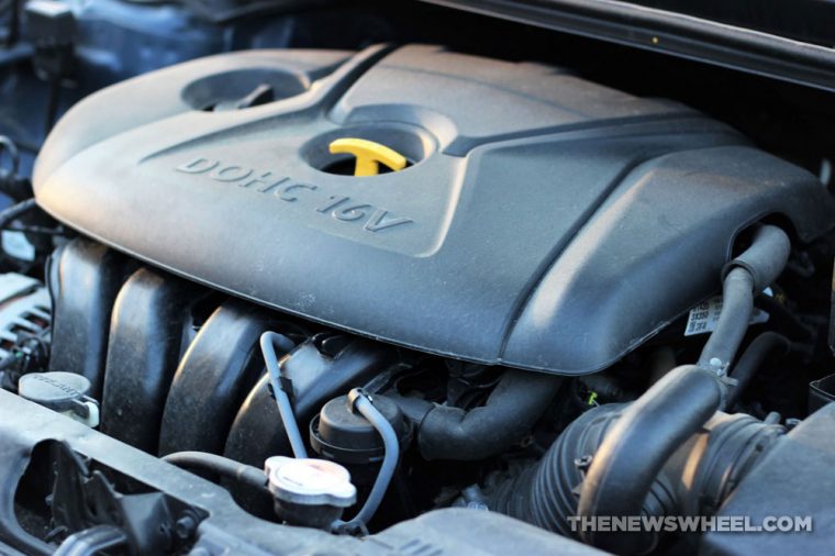 vehicle motor four-cylinder Car Engines in the Front