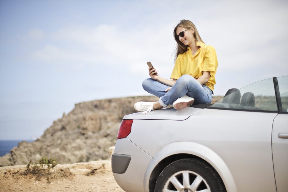 Teenager distracted driving cell phone