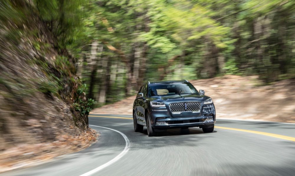 2022 Lincoln Aviator Grand Touring rounding a corner