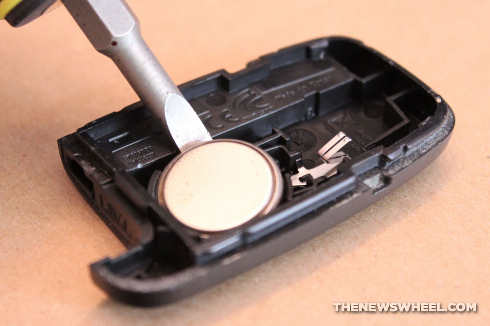 How To Replace The Battery In Your Car S Key Fob The News Wheel