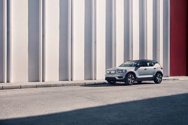 Volvo XC40 Recharge in Glacier Silver,