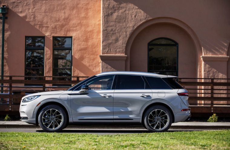 Lincoln Corsair Grand Touring in Ceramic Pearl