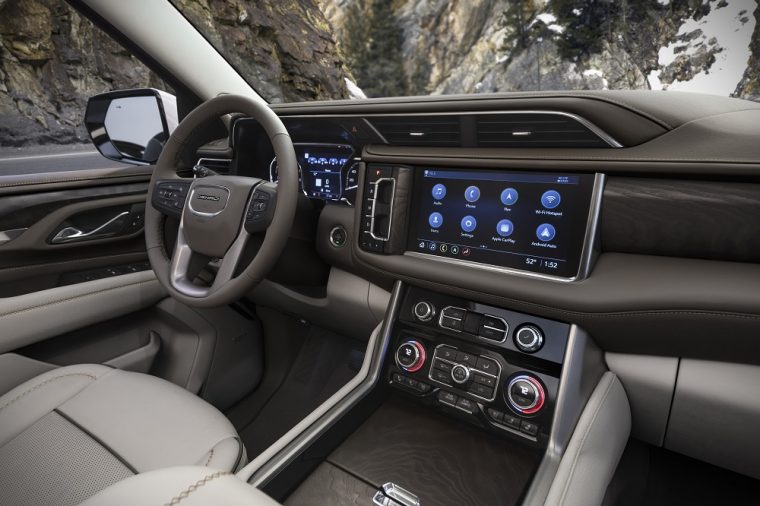 The 2021 GMC Yukon dashboard